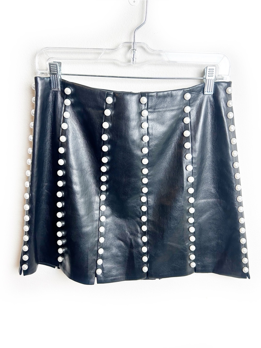 Alice + Olivia Lecia Black Faux Leather Pearl Mini Skirt Sz 8 🤍